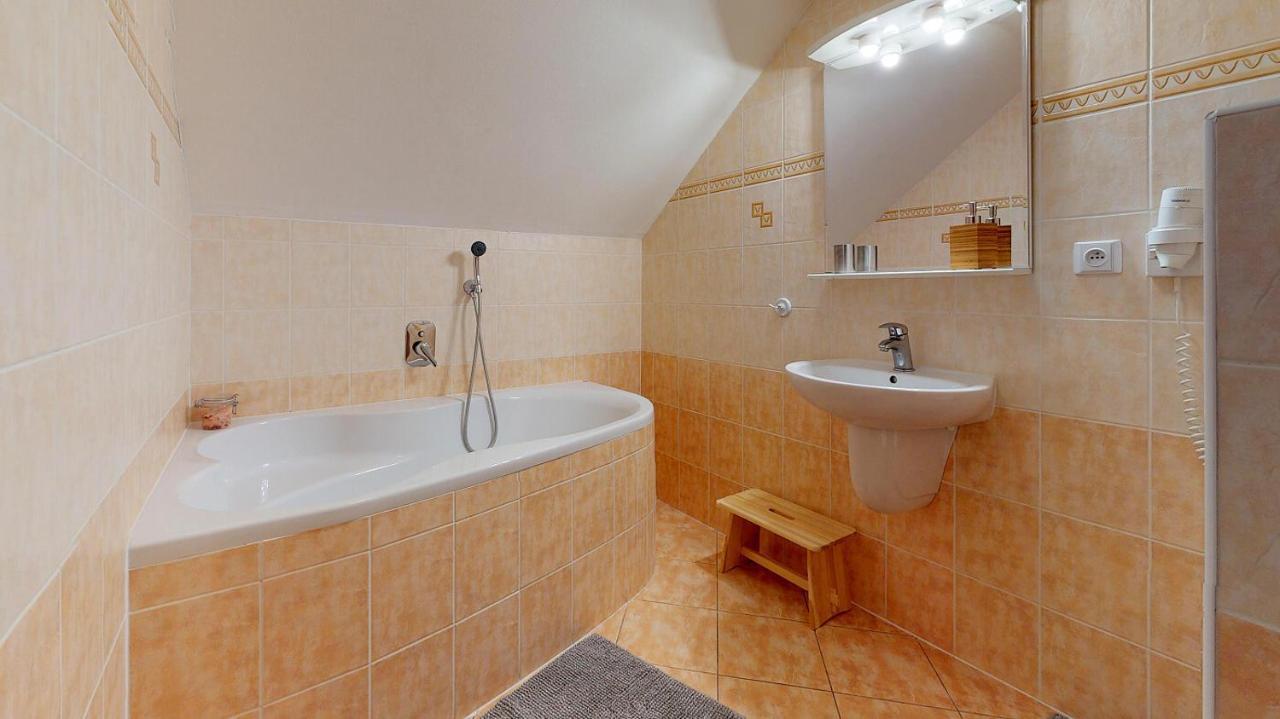 Penzion Patrik Mikulcin Vrch Vapenice Extérieur photo